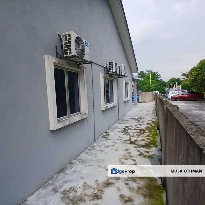 FACING OPEN, 1 storey End Lot house, Jalan Besi, Sek 29, Shah Alam , Selangor, Shah Alam