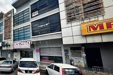 32 Avenue, Bukit Serdang