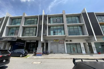32 Avenue, Bukit Serdang