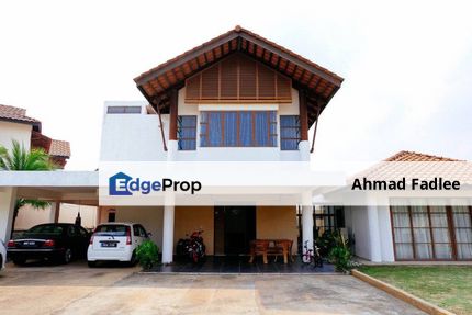 PRIVATE POOL 2 Storey Bungalow Banyan Close, Bangi, Selangor, Bangi
