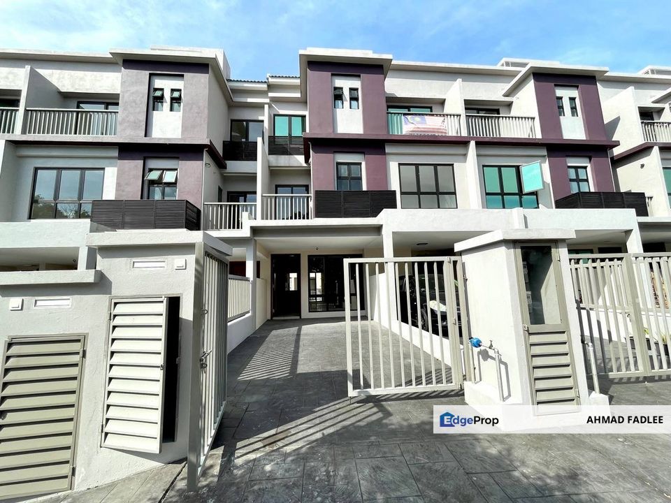 FACING OPEN Townhouse Bandar Puteri Bangi, Selangor, Bangi