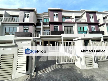 FACING OPEN Townhouse Bandar Puteri Bangi, Selangor, Bangi