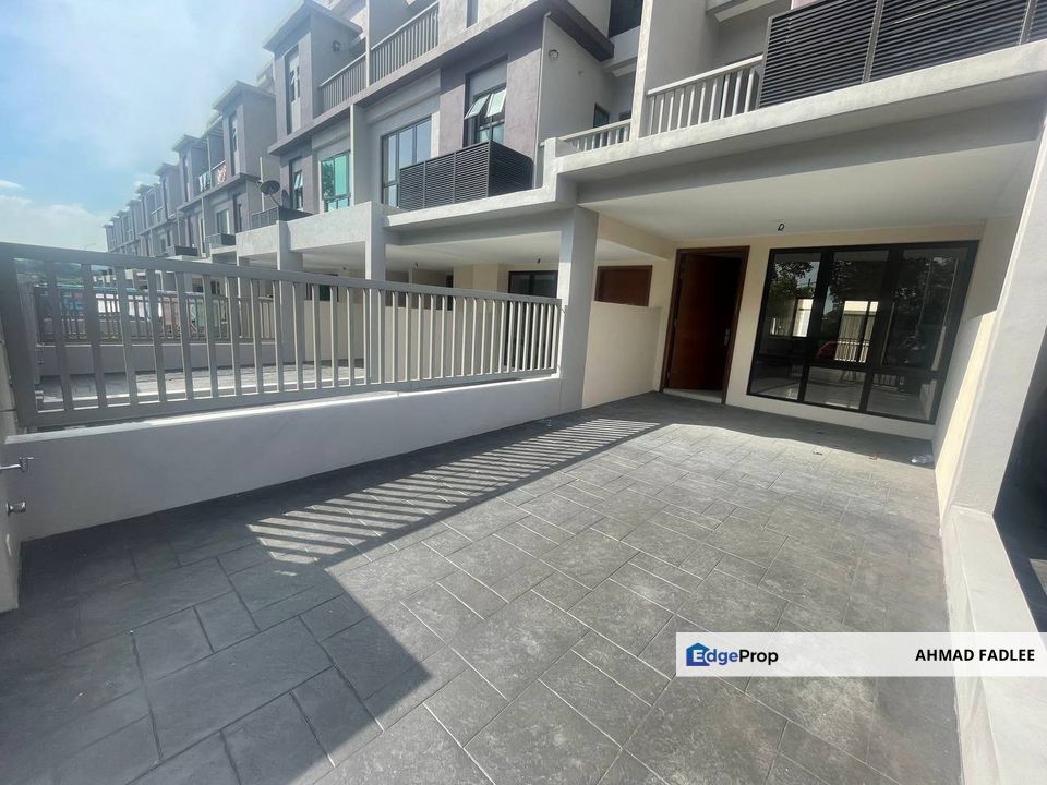 FACING OPEN Townhouse Bandar Puteri Bangi, Selangor, Bangi