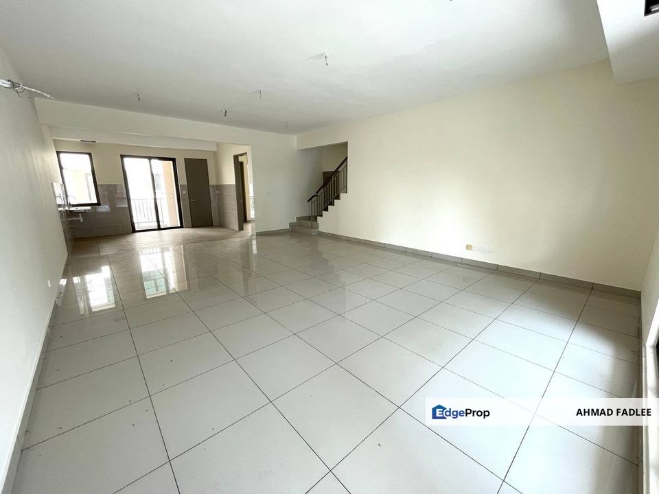 FACING OPEN Townhouse Bandar Puteri Bangi, Selangor, Bangi