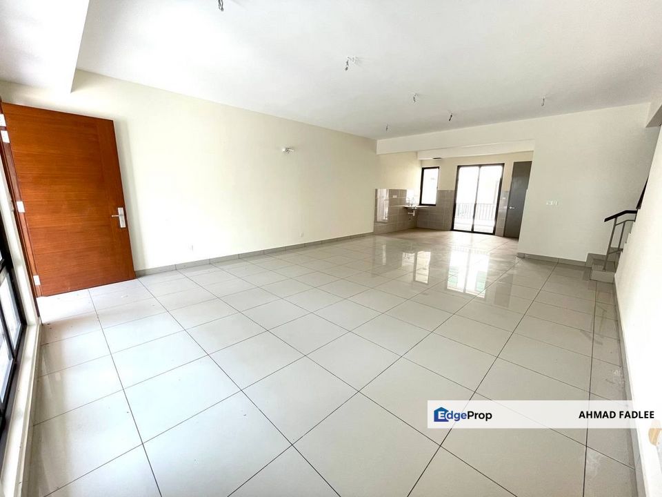 FACING OPEN Townhouse Bandar Puteri Bangi, Selangor, Bangi
