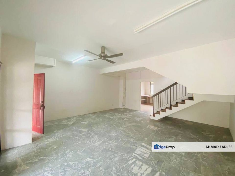 END LOT 2 Storey Terrace Taman Mawar, Sepang, Selangor, Sepang