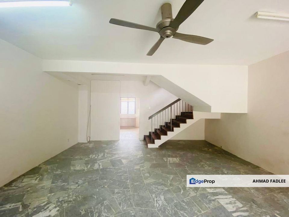 END LOT 2 Storey Terrace Taman Mawar, Sepang, Selangor, Sepang