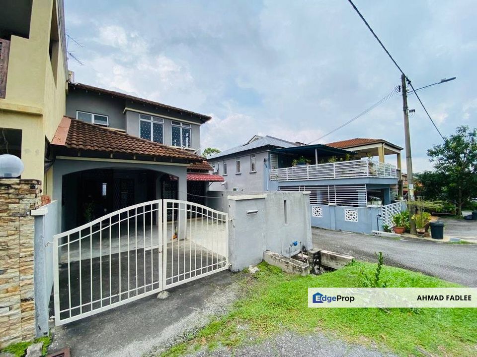 END LOT 2 Storey Terrace Taman Mawar, Sepang, Selangor, Sepang