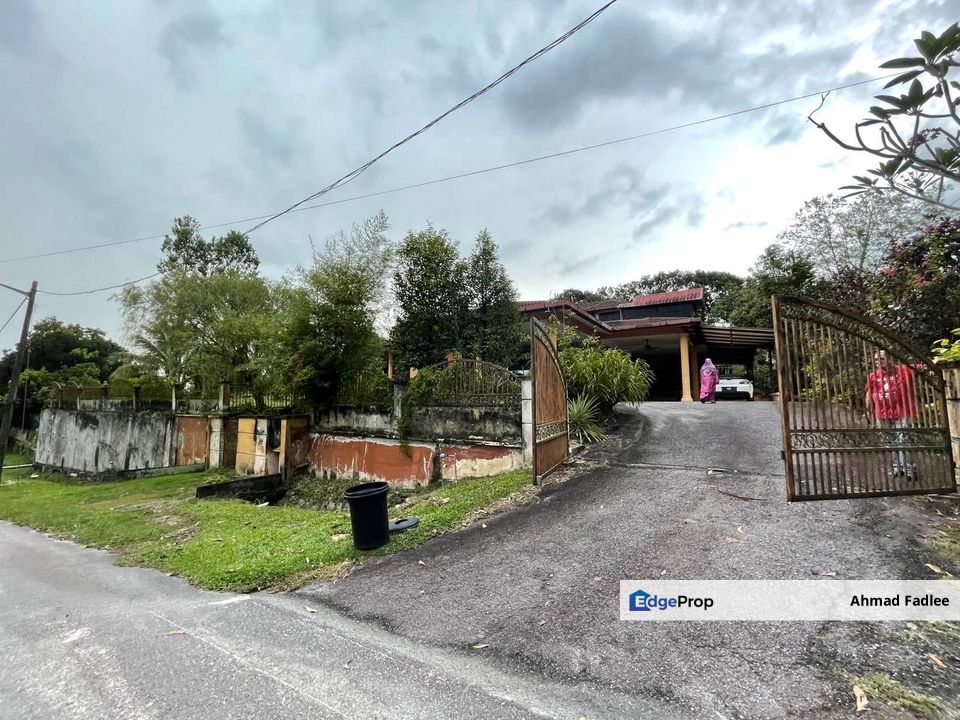HUGE LAND 1.5 Storey Bungalow Sungai Kantan Kajang, Selangor, Kajang