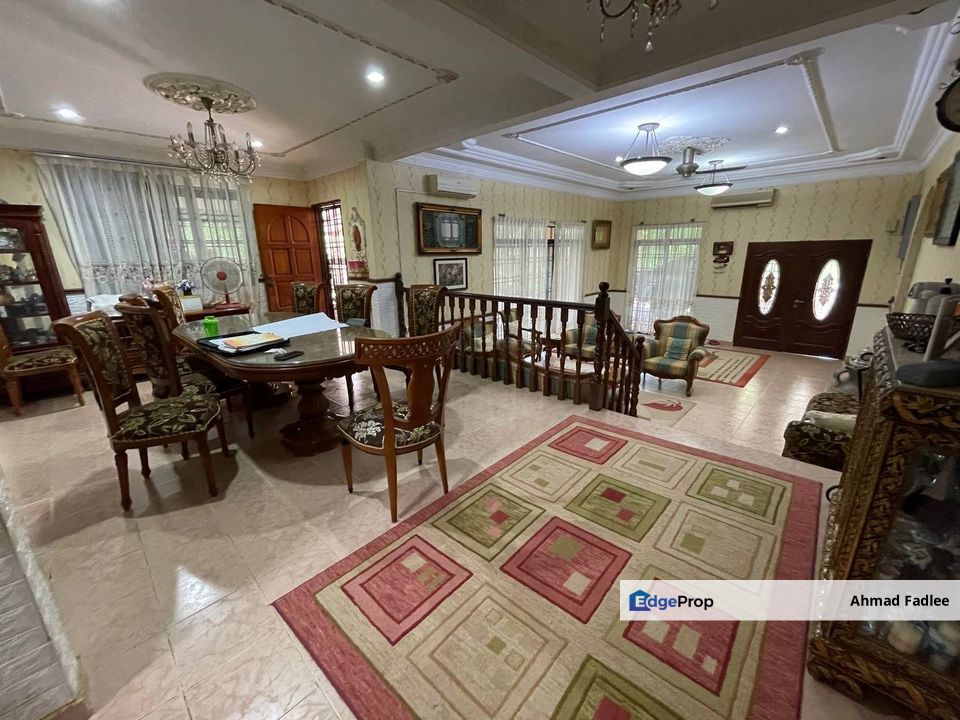 HUGE LAND 1.5 Storey Bungalow Sungai Kantan Kajang, Selangor, Kajang