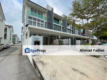 END LOT 3 Storey Terrace Bangi Avenue, Selangor, Bangi