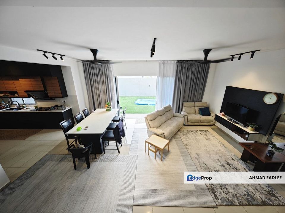 Renovated Double Storey Terrace in Serenia City Arina Kota Warisan Sepang For Sale, Selangor, Sepang