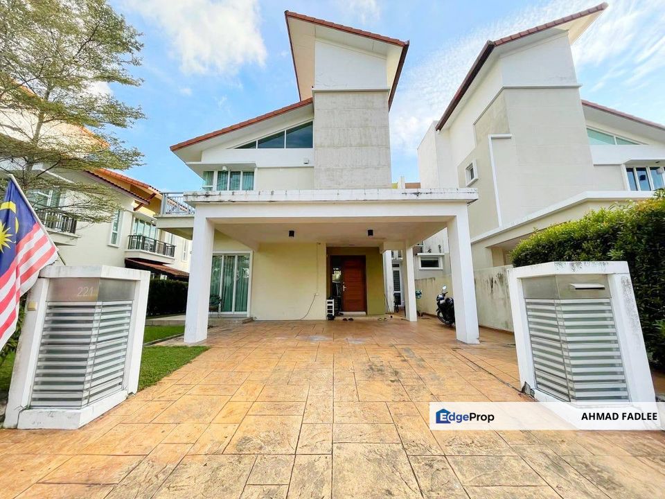 Elite Area Double Storey Semi-D in Sri Carcosa Seremban 2 Negeri Sembilan For Sale, Negeri Sembilan, Seremban