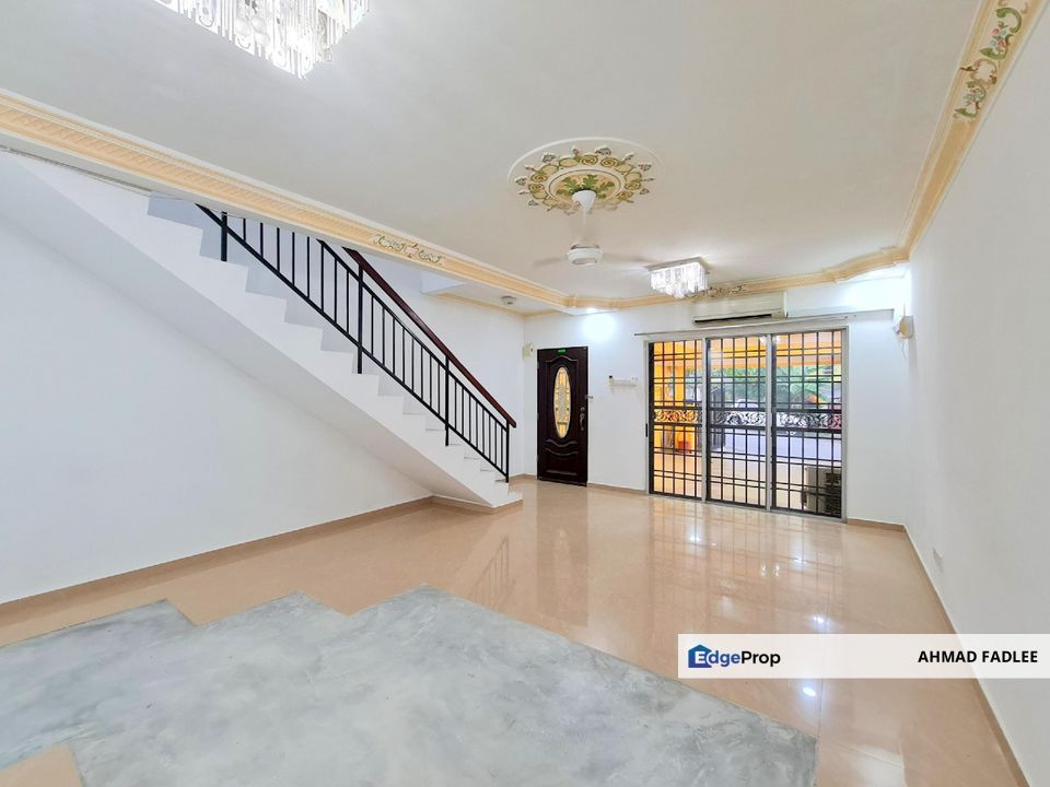 Good Condition Double Storey Terrace in Taman Selayang Mulia Batu Caves For Sale, Selangor, Selayang