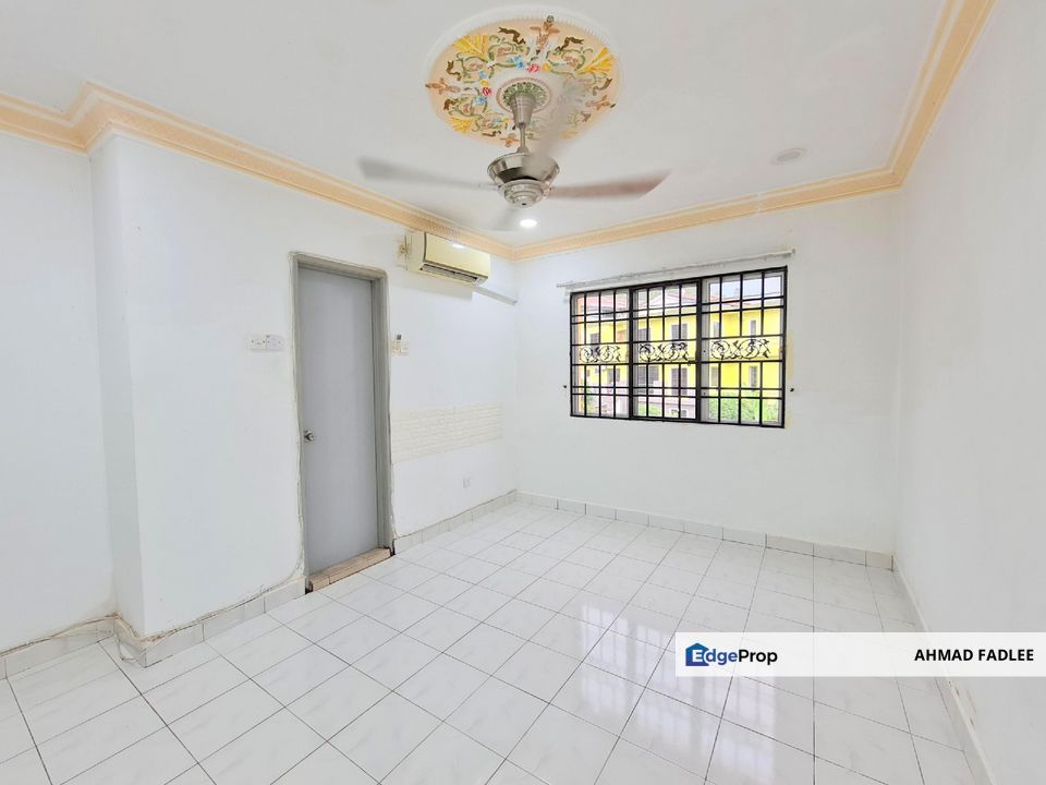 Good Condition Double Storey Terrace in Taman Selayang Mulia Batu Caves For Sale, Selangor, Selayang