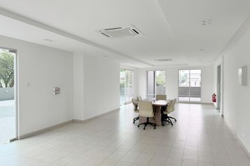 Seri Austin Luxury Apartment