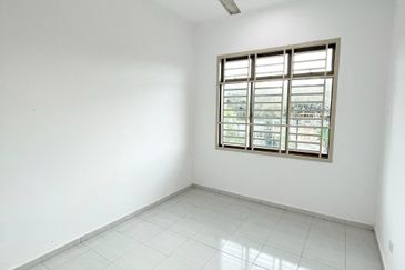 Taman Suria, Simpang Renggam