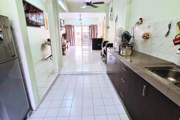 Lily & Jasmine Apartment