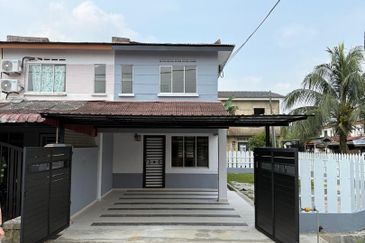 Taman Tanjung Puteri Resort