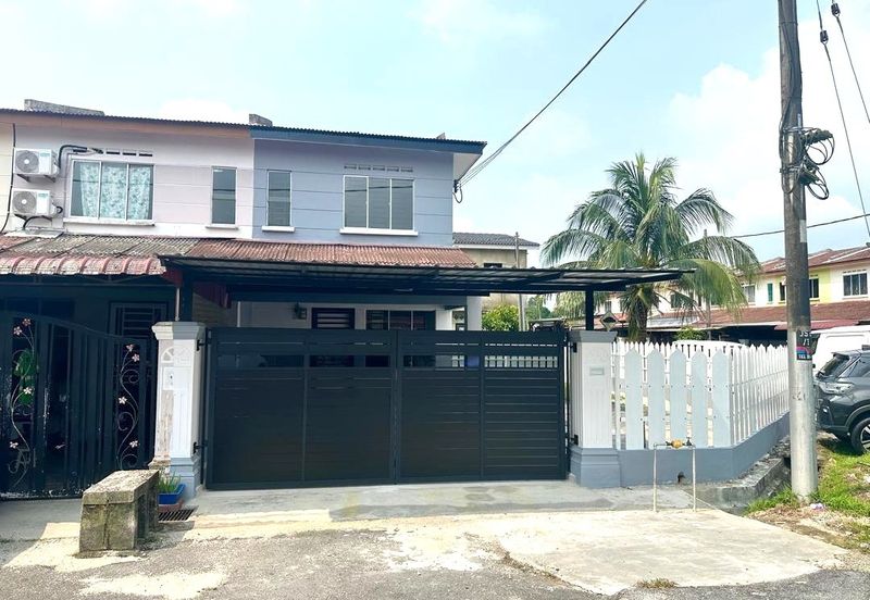 Taman Tanjung Puteri Resort