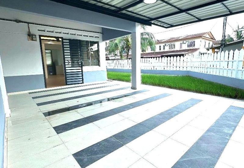 Taman Tanjung Puteri Resort