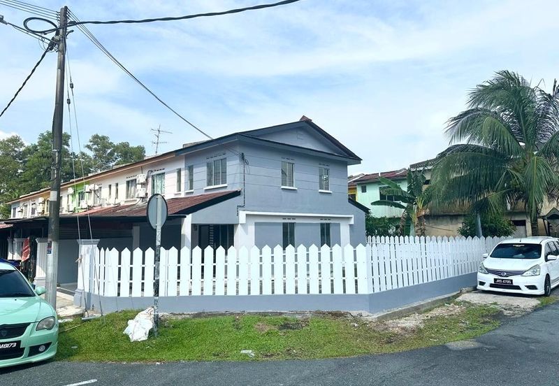 Taman Tanjung Puteri Resort