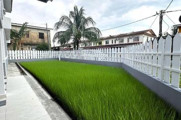 Taman Tanjung Puteri Resort