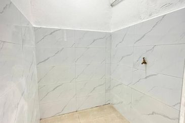 Jalan Bunga Raya, Taman Sri Lalang, Ayer Hitam