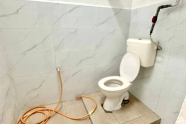 Jalan Bunga Raya, Taman Sri Lalang, Ayer Hitam