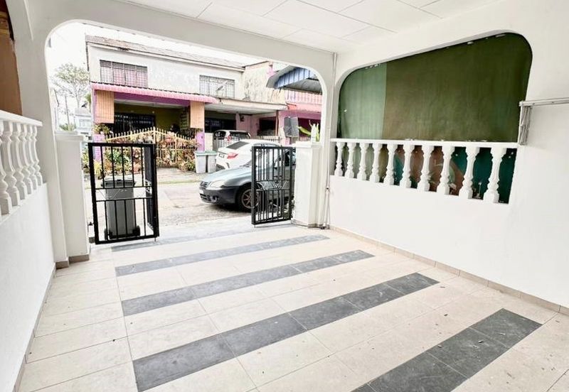 Jalan Bunga Raya, Taman Sri Lalang, Ayer Hitam