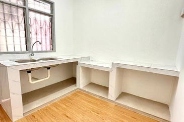 Jalan Bunga Raya, Taman Sri Lalang, Ayer Hitam