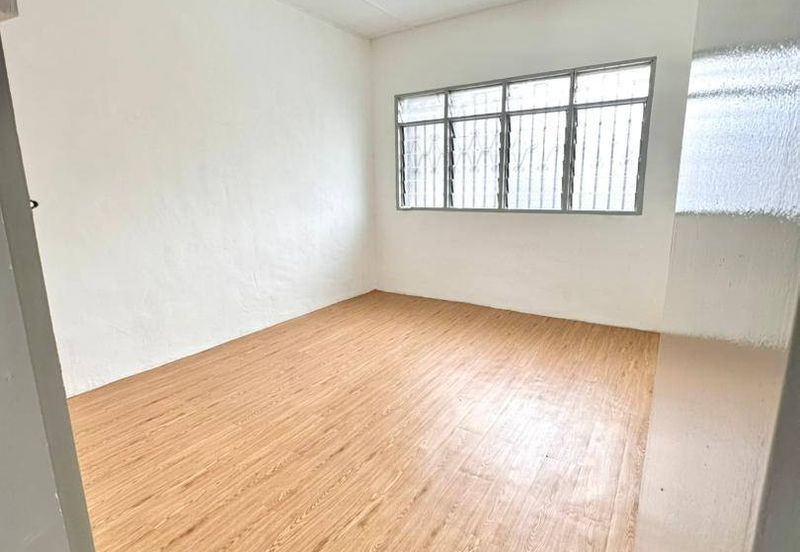 Jalan Bunga Raya, Taman Sri Lalang, Ayer Hitam