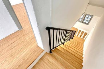 Jalan Bunga Raya, Taman Sri Lalang, Ayer Hitam