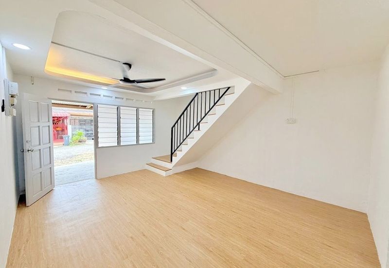 Jalan Chenderawasih, Taman Mewah, Labis