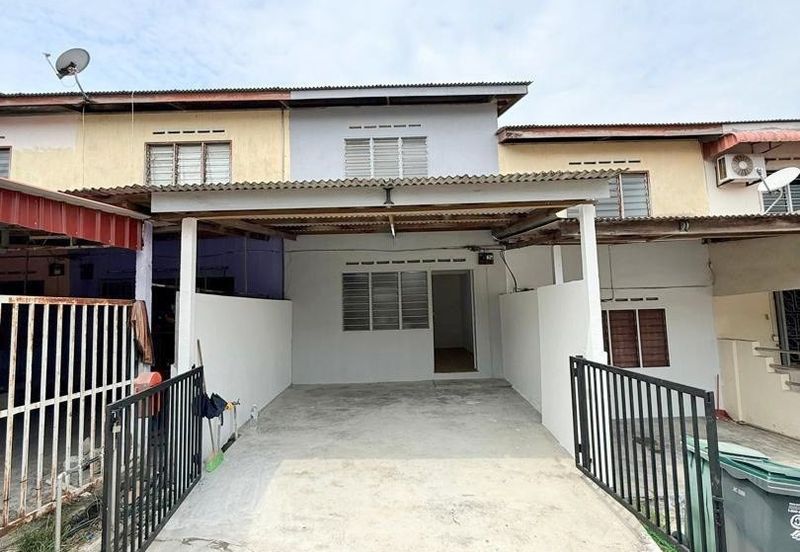 Jalan Chenderawasih, Taman Mewah, Labis