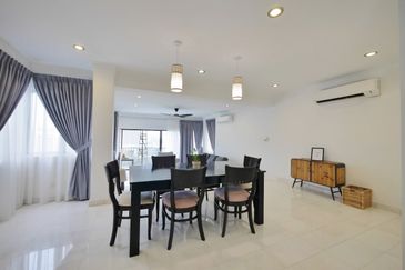 Merak Kayangan Court