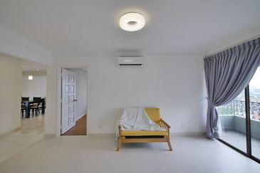 Merak Kayangan Court