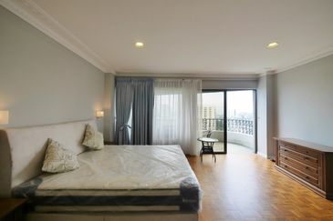 Merak Kayangan Court