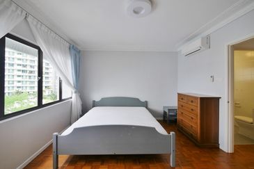 Merak Kayangan Court