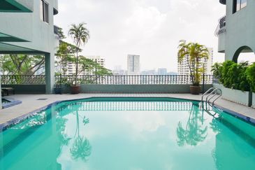 Merak Kayangan Court