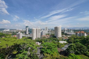 Merak Kayangan Court