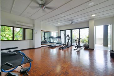 Merak Kayangan Court