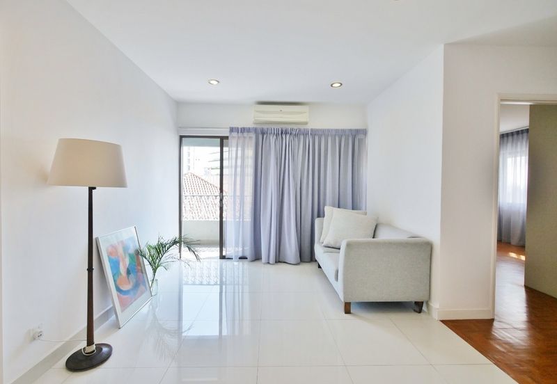 Merak Kayangan Court