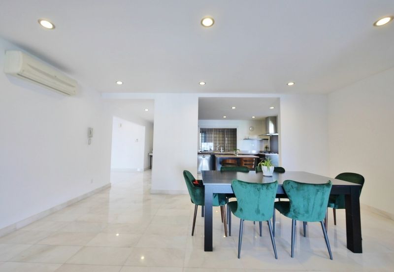 Merak Kayangan Court