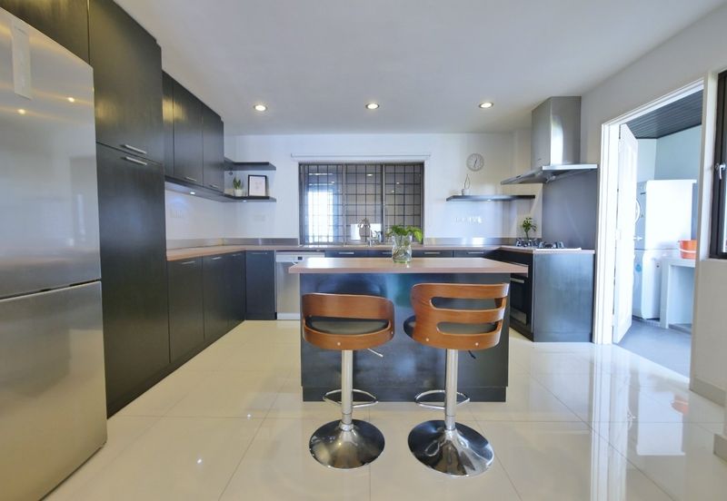 Merak Kayangan Court