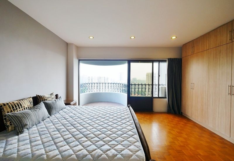 Merak Kayangan Court