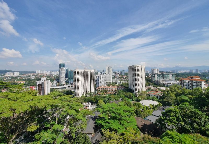 Merak Kayangan Court