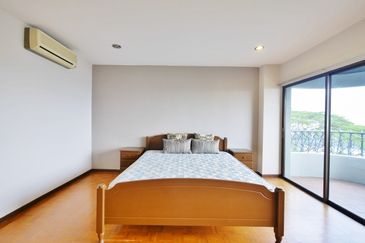 Merak Kayangan Court