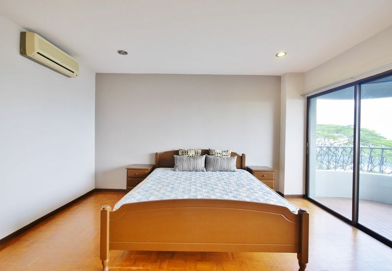 Merak Kayangan Court