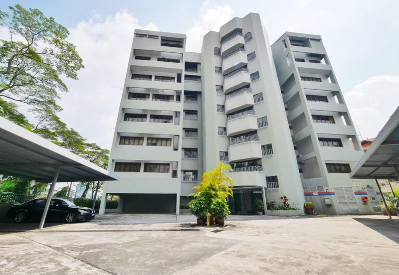 Merak Kayangan Court